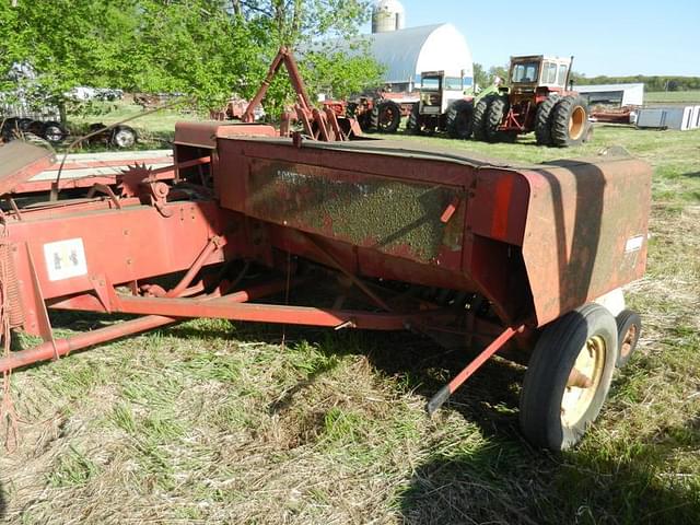 Image of International Harvester 440 equipment image 4