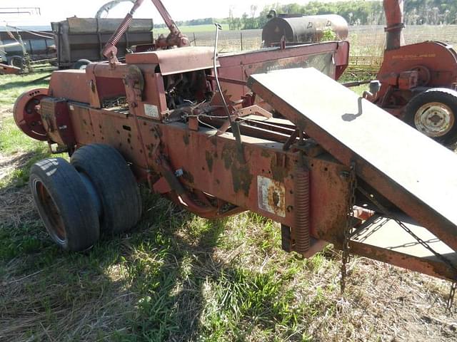 Image of International Harvester 440 equipment image 1