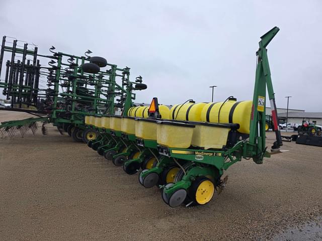 Image of John Deere 7200 equipment image 4