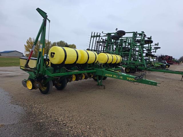 Image of John Deere 7200 equipment image 3