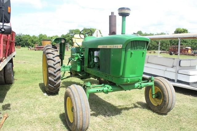 Image of John Deere 4020 equipment image 2