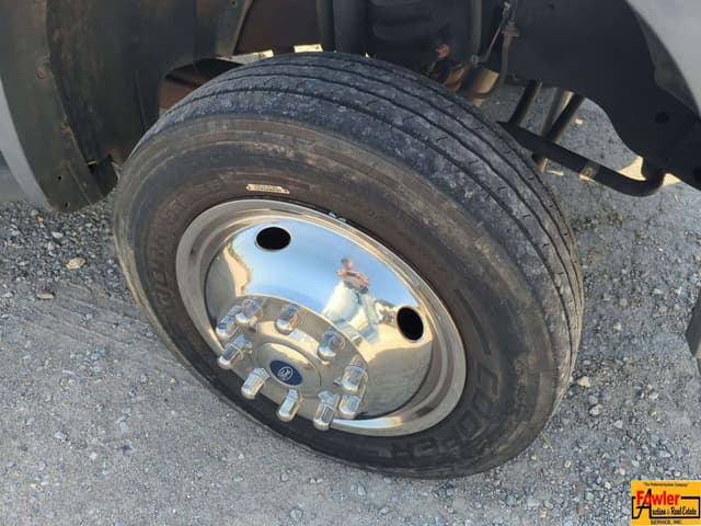 Image of Ford F-450 equipment image 4