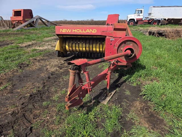 Image of New Holland 273 equipment image 2