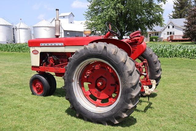 Image of Farmall 460 equipment image 3