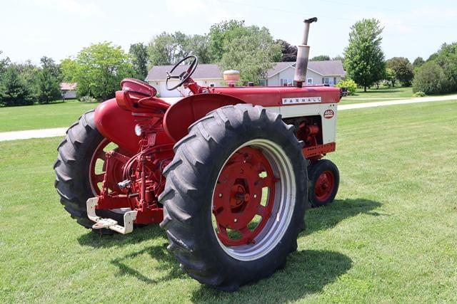 Image of Farmall 460 equipment image 4