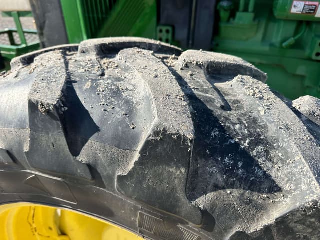 Image of John Deere 8100 equipment image 3