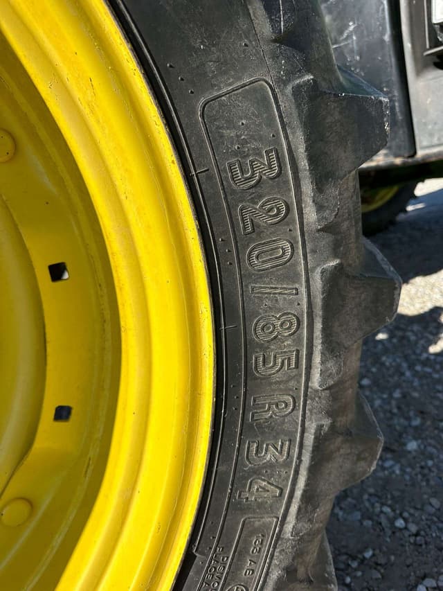 Image of John Deere 8100 equipment image 4