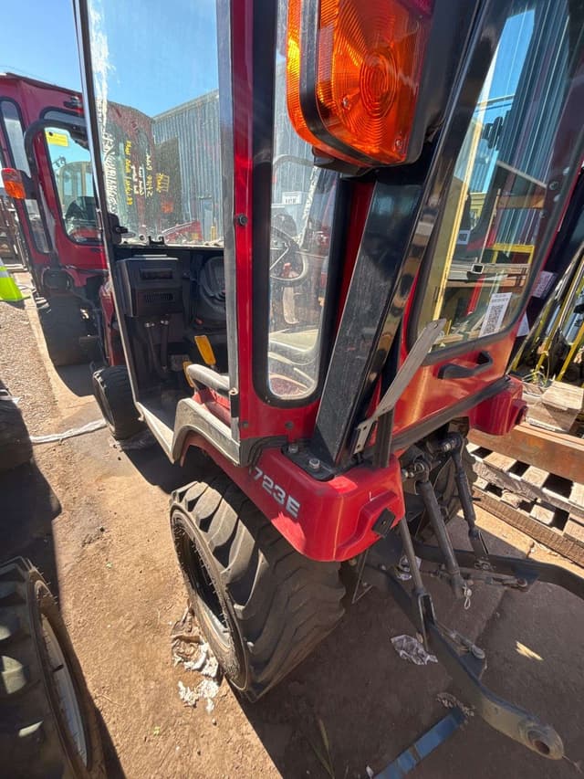 Image of Massey Ferguson GC1723E equipment image 2