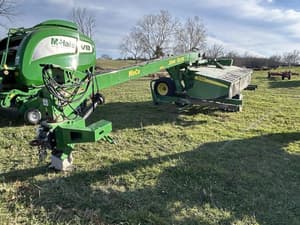 John Deere 946 Image