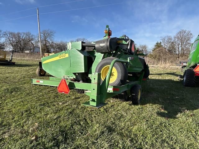 Image of John Deere 946 equipment image 4
