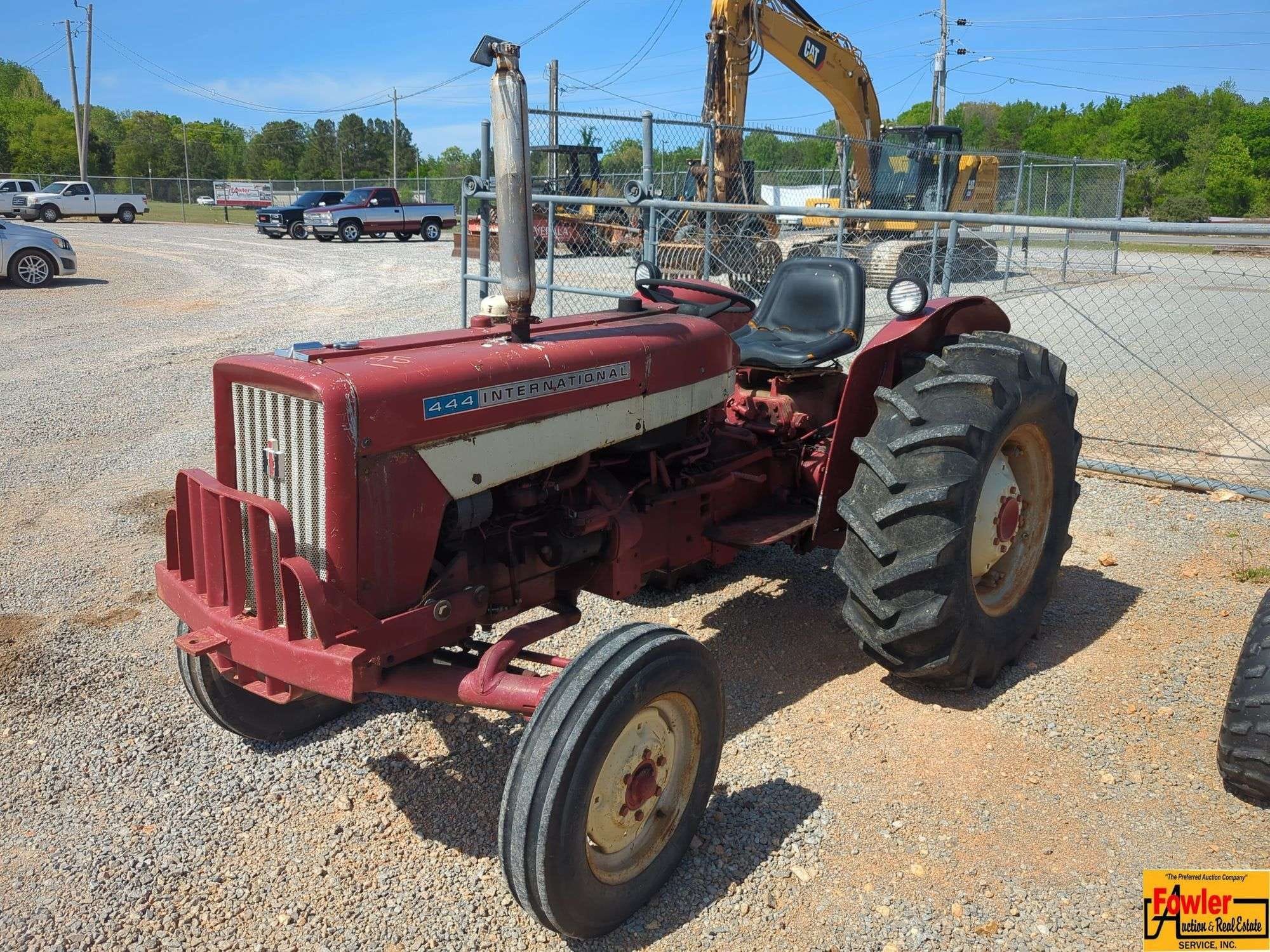 International Harvester 444 Equipment Image0