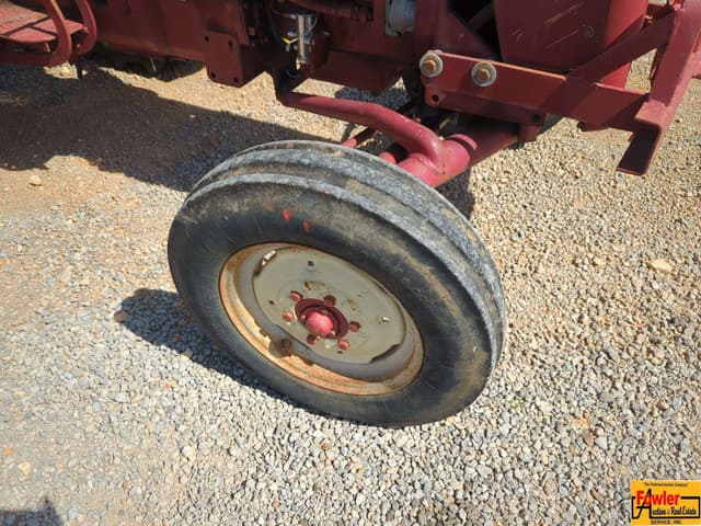 Image of International Harvester 444 equipment image 2