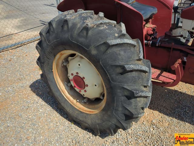 Image of International Harvester 444 equipment image 3