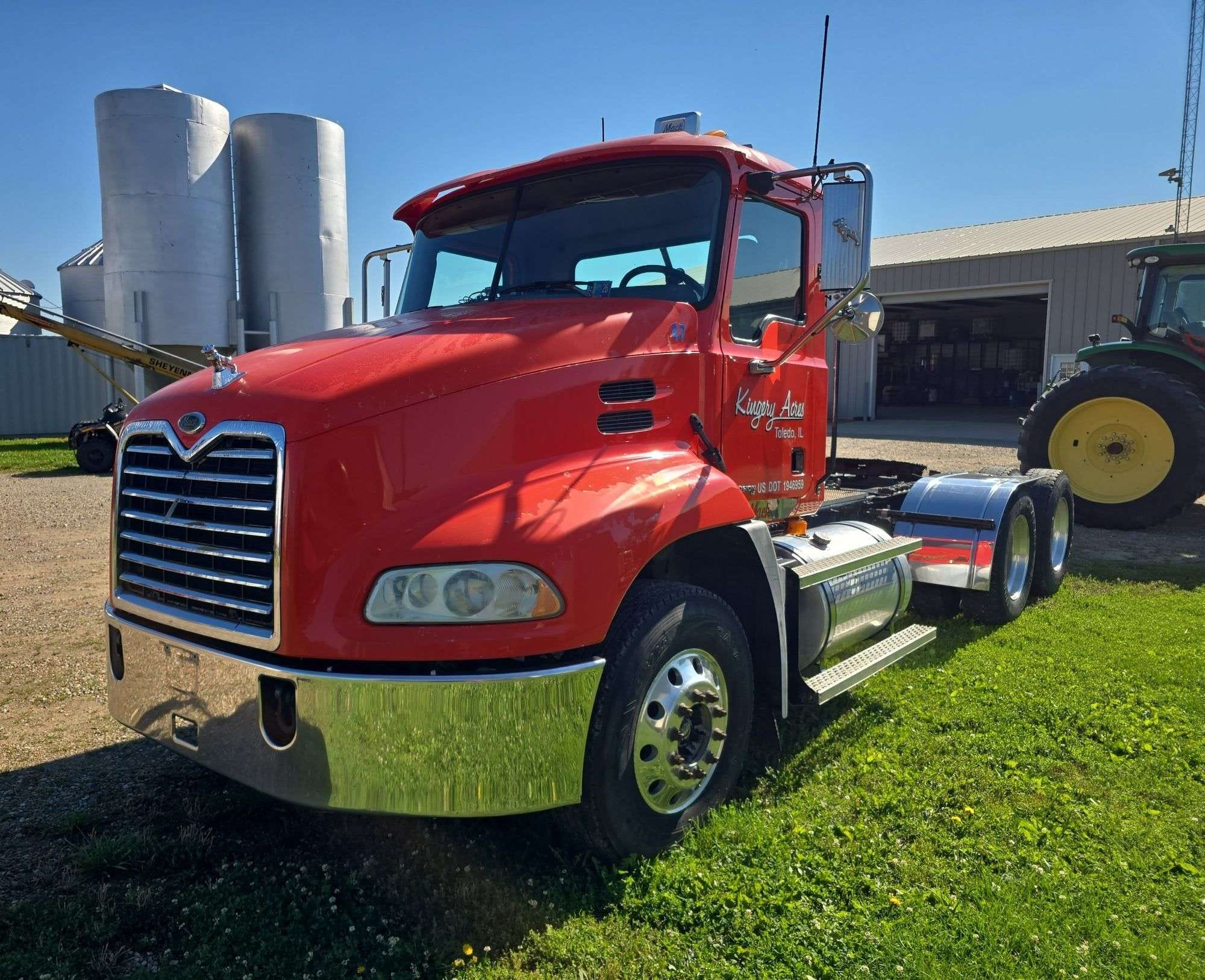 2006 Mack CXN613 Equipment Image0
