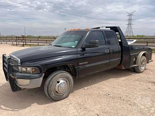 1999 Dodge Ram 3500 Equipment Image0