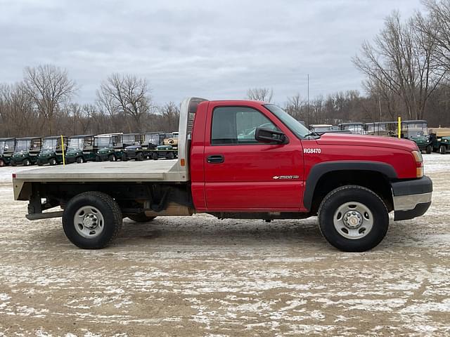 Image of Chevrolet 2500HD equipment image 3