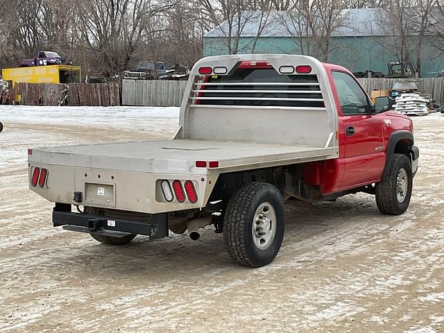 Image of Chevrolet 2500HD equipment image 4