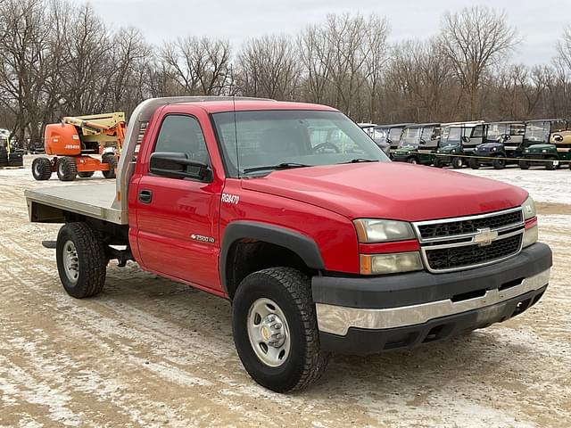 Image of Chevrolet 2500HD equipment image 2