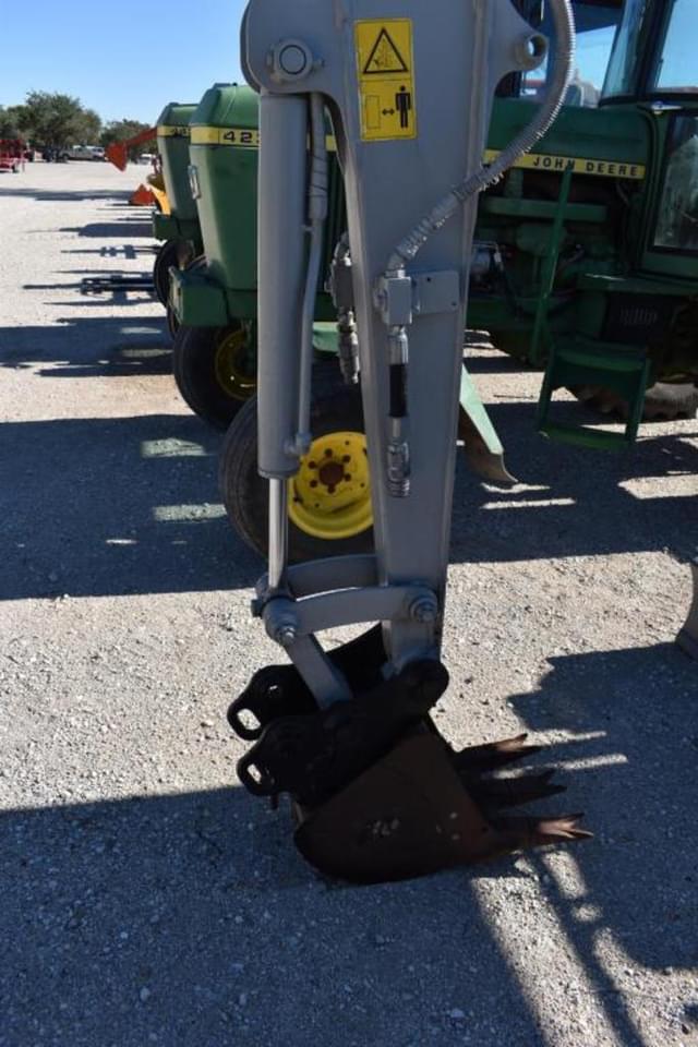 Image of Takeuchi TB230 equipment image 3