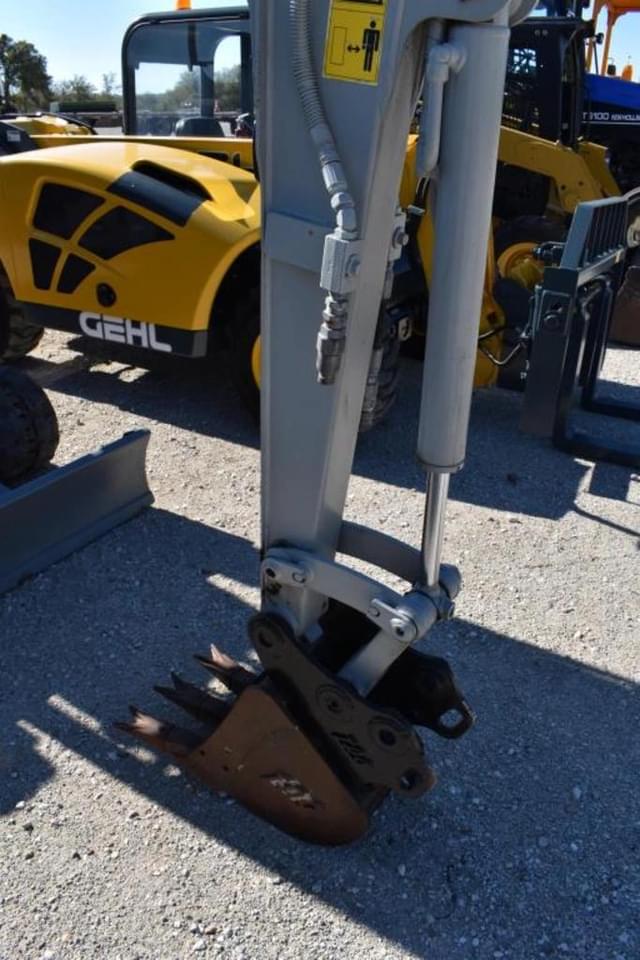 Image of Takeuchi TB230 equipment image 2