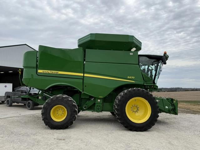 Image of John Deere S670 equipment image 4
