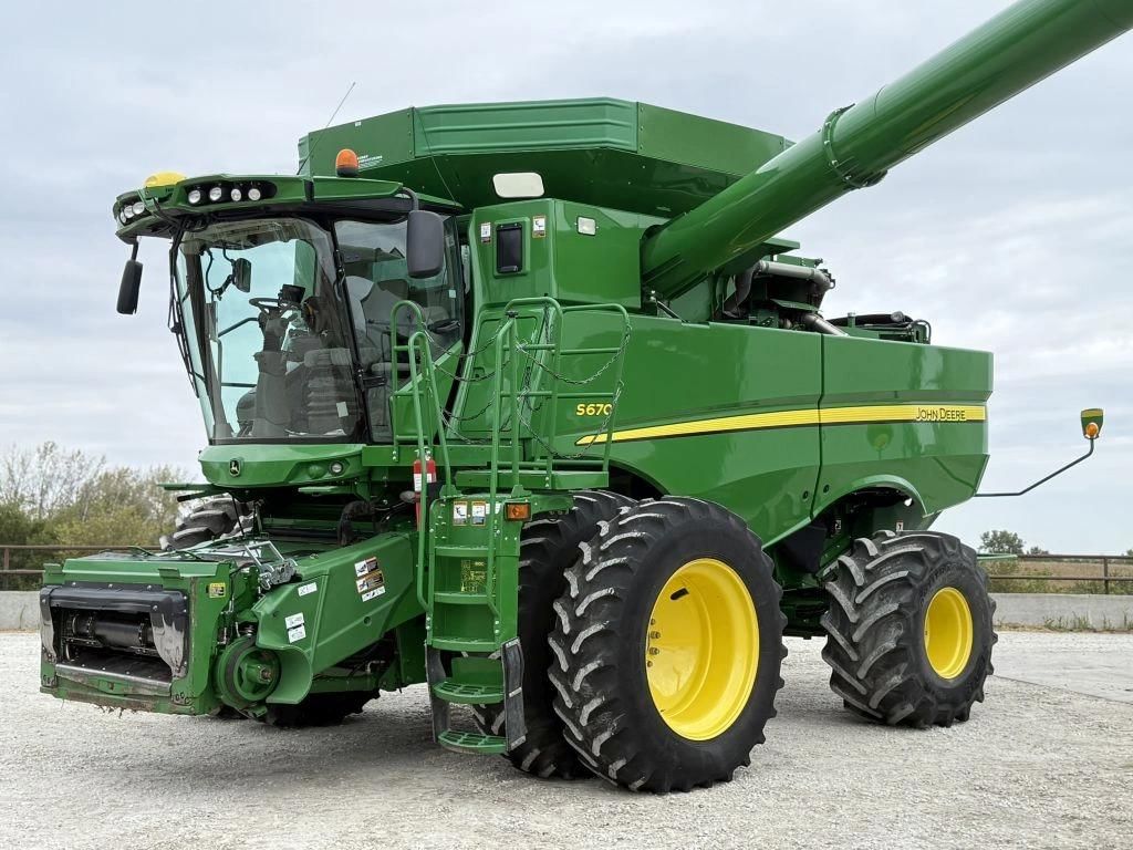 Main image John Deere S670
