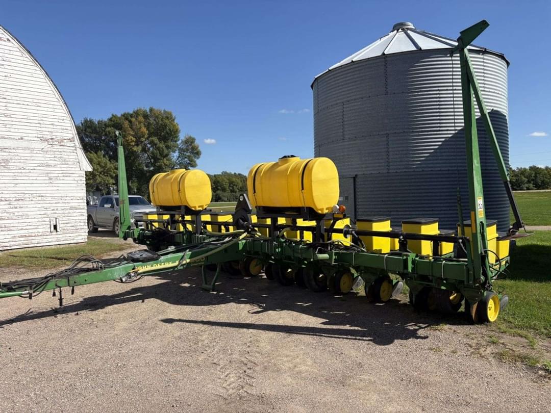 Image of John Deere 7200 Primary image