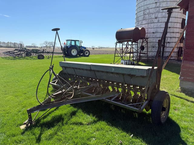 Image of John Deere Van Brunt equipment image 1