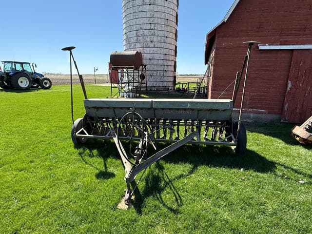 Image of John Deere Van Brunt equipment image 2