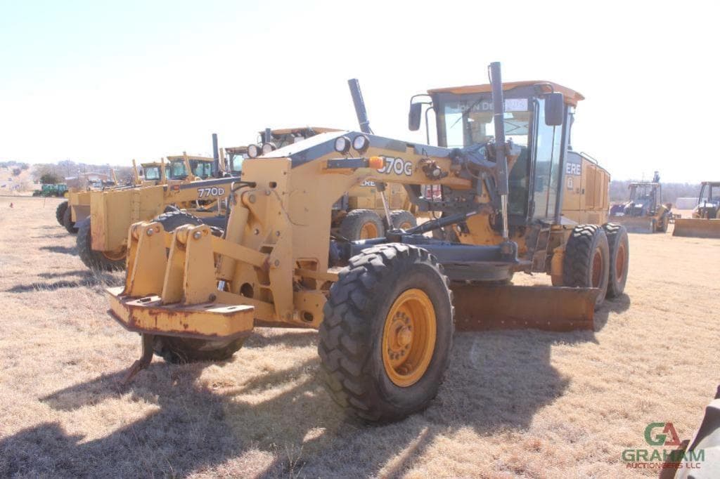 Image of John Deere 670G Primary image