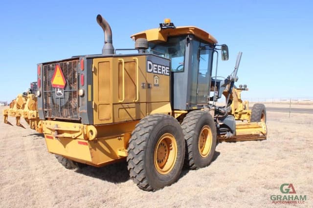 Image of John Deere 670G equipment image 2