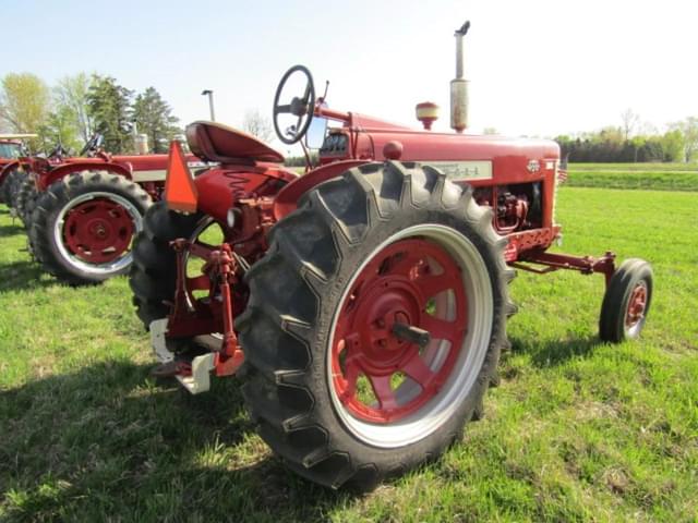 Image of Farmall 450 equipment image 4