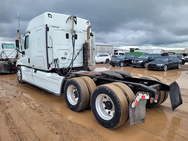 Image of Freightliner Cascadia 125 equipment image 4