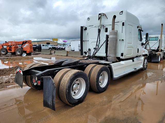 Image of Freightliner Cascadia 125 equipment image 2