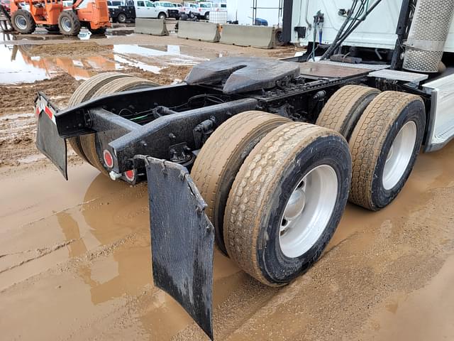 Image of Freightliner Cascadia 125 equipment image 3