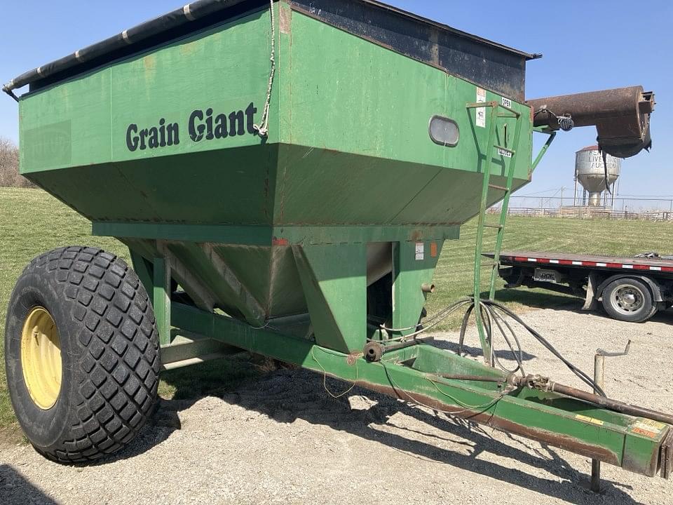Image of Sukup Grain Giant Primary image