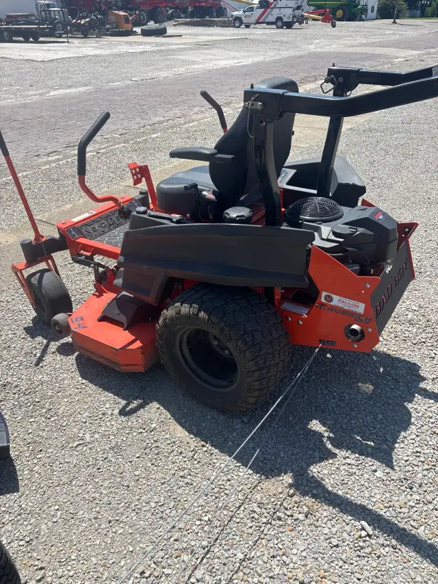 Image of Bad Boy Maverick equipment image 4