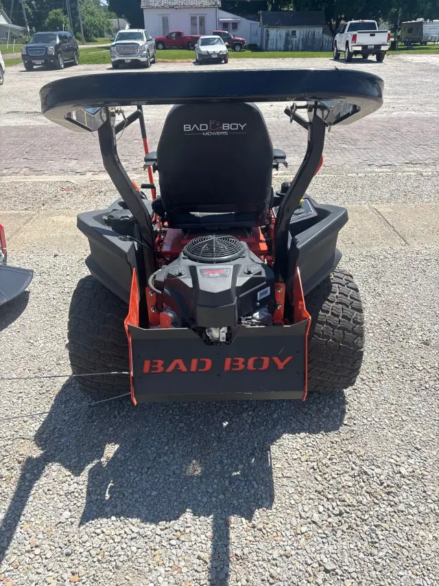 Image of Bad Boy Maverick equipment image 2