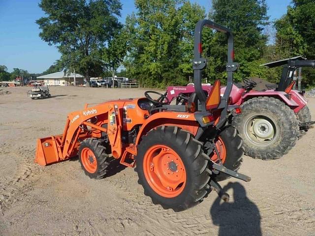 Image of Kubota L3301D equipment image 4