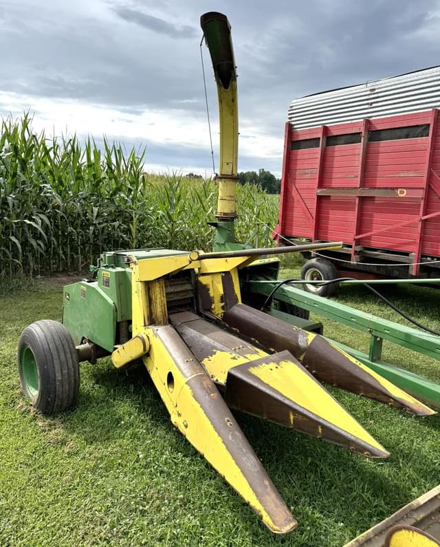 Image of John Deere 3940 equipment image 1