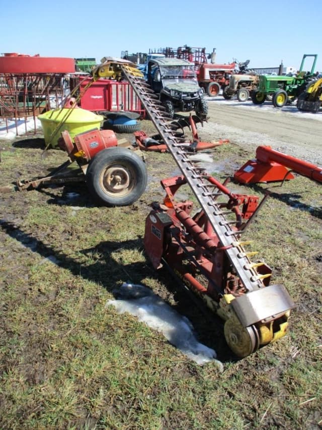 Image of New Holland 451 equipment image 2