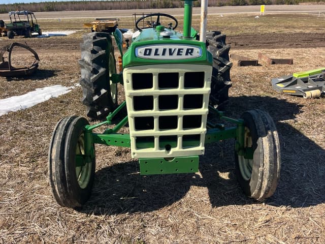 Image of Oliver 550 equipment image 2