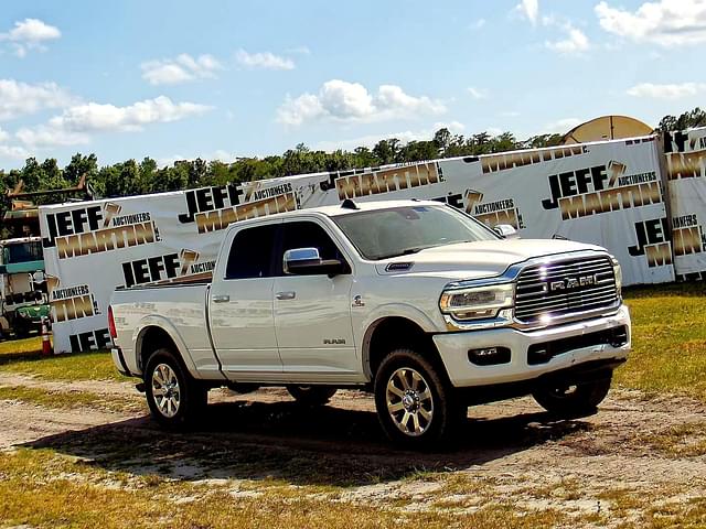 Image of Dodge Ram 2500HD equipment image 2