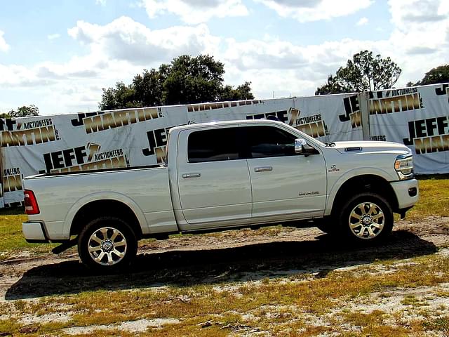 Image of Dodge Ram 2500HD equipment image 3