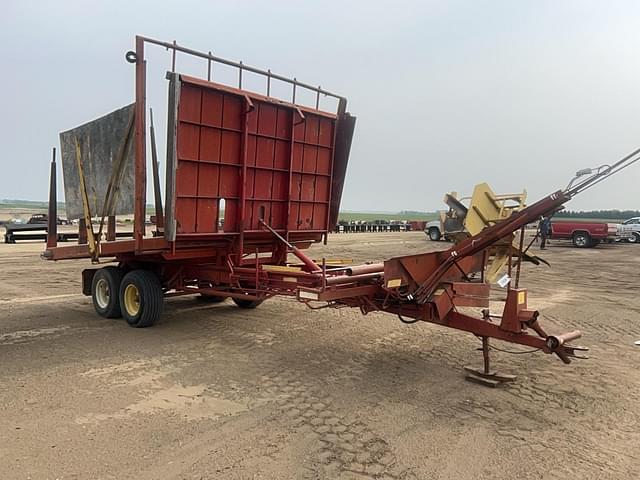 Image of New Holland 1044 equipment image 4