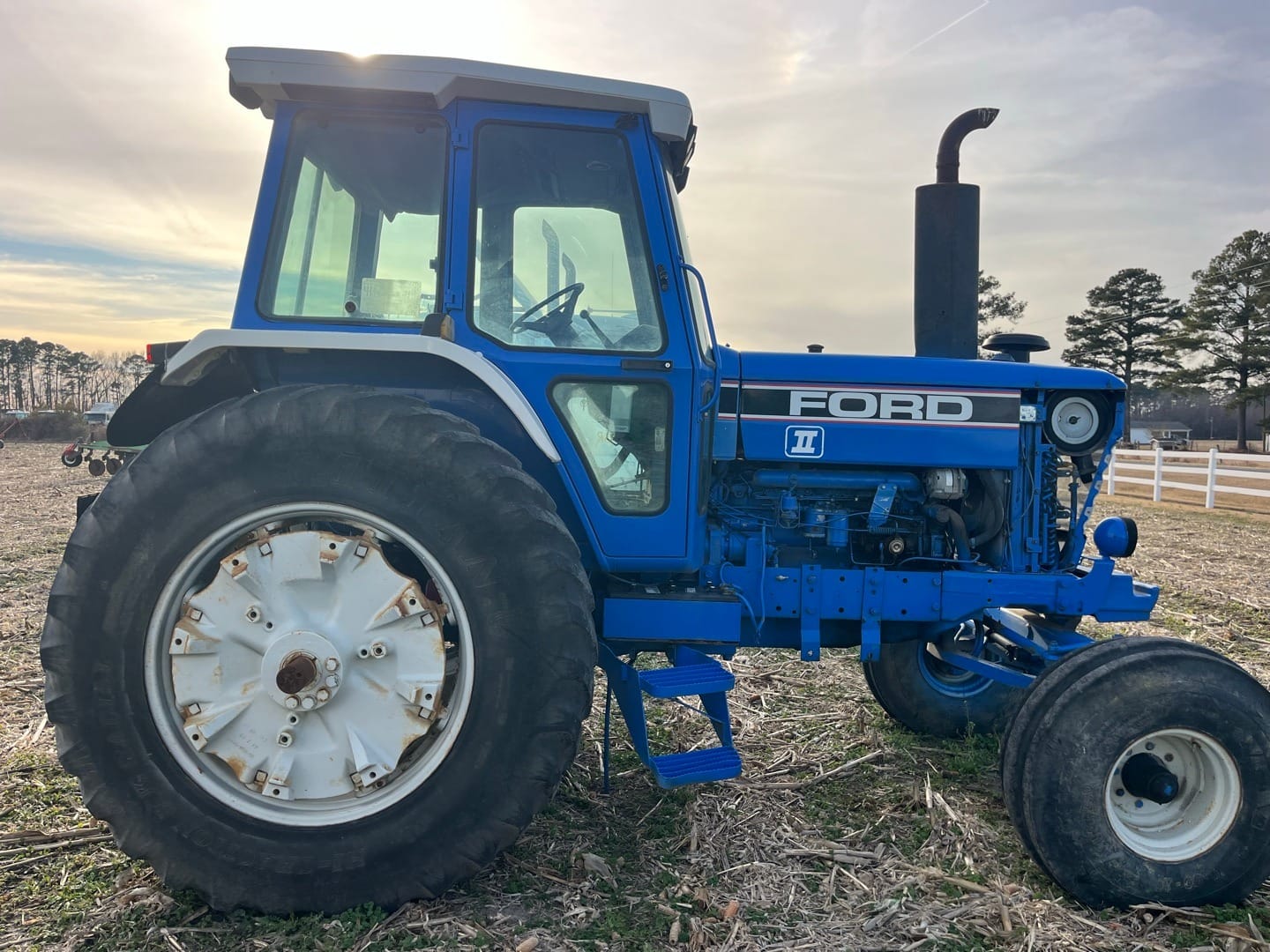 Ford TW-25 Equipment Image0