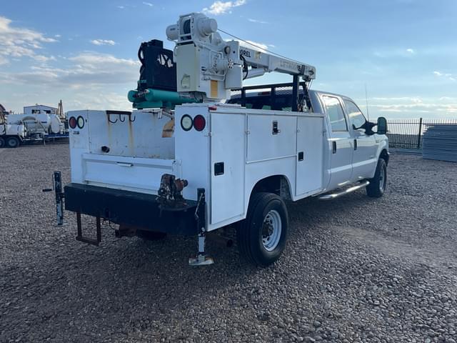 Image of Ford F-350 equipment image 4