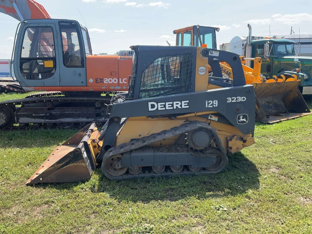 Image of John Deere 323D Primary image