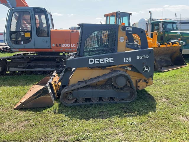 Image of John Deere 323D equipment image 1