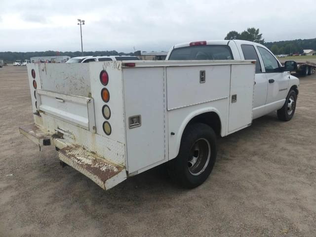 Image of Dodge Ram 3500 equipment image 2